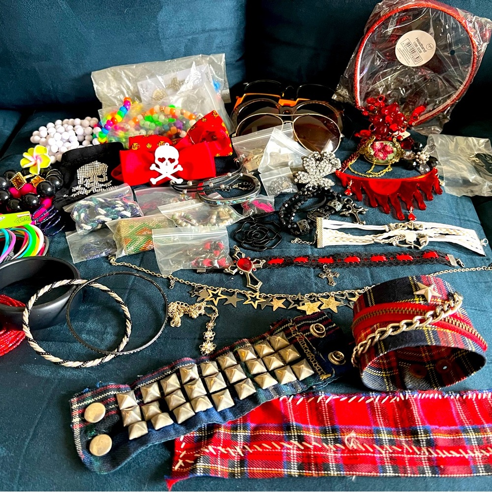 Accessories & Jewelry Assortment